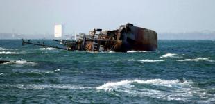 Танкер Delfi смогут убрать с пляжа не раньше сентября