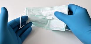 Суммы усиливают карантин - носить маску надо уже и на улице