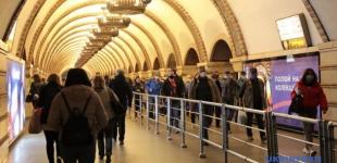 Пассажиров в киевском метро каждый день становится больше на 100 тысяч
