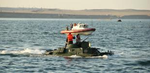 Оккупанты уже трое суток не могут найти затонувший в Керченском проливе БРДМ