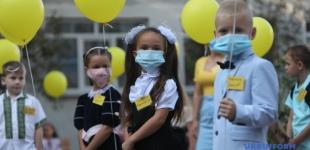 Родителей просят объяснить детям, что меняться в школе масками нельзя