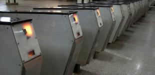 На 15 станциях киевского метро заменят старые турникеты