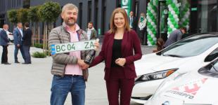 В Украине начали выдавать зеленые номерные знаки на электрокары