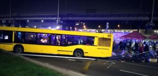 В Киеве на Выдубичах автобус снес палатку с продуктами, есть жертвы