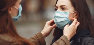 Украинцы стали меньше пользоваться защитными масками и перчатками