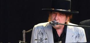 Письма, транскрипции и тексты: вещи Боба Дилана пустили с молотка почти за $500 тысяч