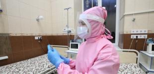 Врач объяснил, почему в Европе и США отказываются от спецкостюмов