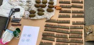 Полиция задержала группу военных, которые торговали оружием из зоны ООС