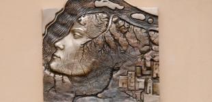 «Лицо» Киева получило мини-скульптурку