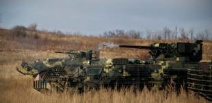 Военные в зоне ООС провели боевые стрельбы с БТРов