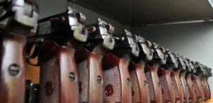 У поліції розповіли, хто найчастіше в Україні купує зброю