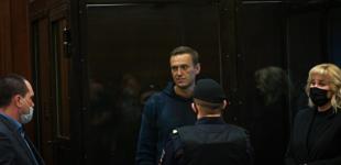 В рф звільнили сотні поліцейських за лайк чи репост проєктів Навального – ВВС