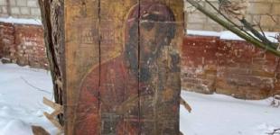В стенах сгоревшей больнице на Черниговщине нашли древние иконы