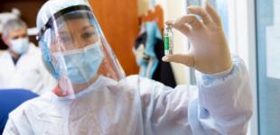 Люди, переболевшие COVID-19, должны получить две дозы вакцины - Минздрав