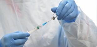 Полная защита от COVID-19 формируется через две недели после второй прививки - Минздрав