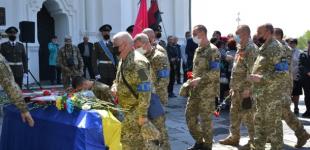В Чернигове попрощались с бойцом, погибшим от пули снайпера на востоке Украины