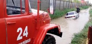 В курортных Кирилловке и Приморске ливень затопил базы отдыха