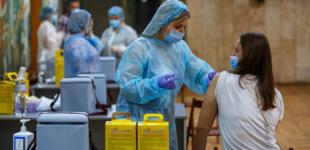 Вакцинироваться после перенесенного COVID-19 стоит через шесть месяцев - Минздрав