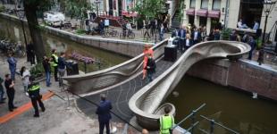 Напечатанный на 3D-принтере первый стальной мост открыли в Амстердаме