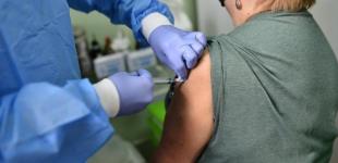 Минздрав разрешил вакцинировать вместе с коллективами и родственников работников