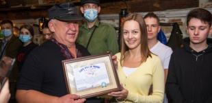 Швейцар львівського ресторану потрапив у Книгу рекордів України за привітання «Героям слава!»