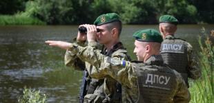 Патрулі з собаками, авіація та катери: Україна посилила охорону кордону з Білоруссю