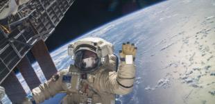 Двоє астронавтів майже сім годин працювали у відкритому космосі