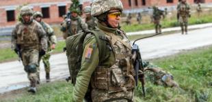 Участники учений Rapid Trident отработали бой в городе