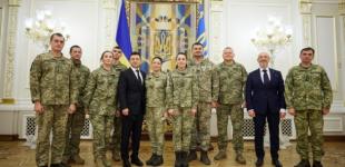 Зеленський нагородив десятьох військових