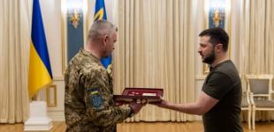 Президент вручив «Золоті Зірки» військовослужбовцям - Героям України