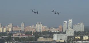 В Киеве над Днепром пролетели конвертопланы Osprey армии США