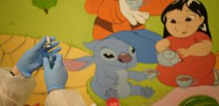 В Україні дозволили COVID-вакцинацію дітей: з якого віку і яким препаратом