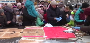 В Хмельницком кондитеры испекли огромный рождественский пряник