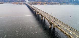 У Києві відновлюють автомобільний рух мостами Метро та Патона