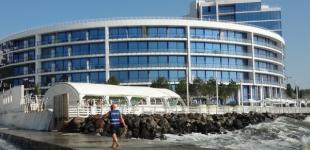 В Одессе мужчину смыло волной в море: продолжаются поиски тела