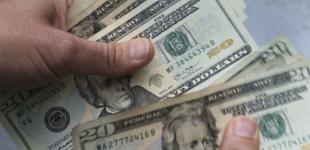 Чи варто зараз купувати долари: експерт дав пораду