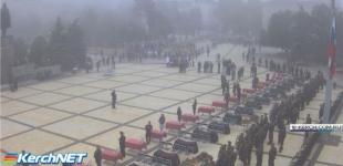 В Керчи прощаются с погибшими в бойне, в городе траур