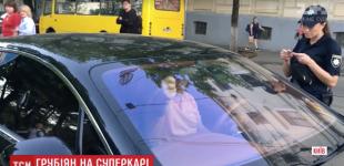 В Киеве водитель Bentley припарковался на 