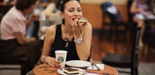 Эти привычки увеличивают количество микробов в вашей еде