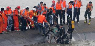Кораблекрушение с танкером: 32 человека пропали без вести
