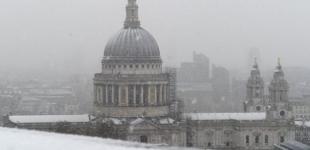 В Великобритании из-за метели закрываются аэропорты