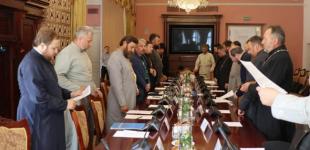 В Києві відбулася історична зустріч духовенства Православної церкви України та Української православної церкви