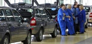 Пробивають чергове дно: В Росії продаж нових авто обвалився на 77%, найпопулярнішою моделлю стала машина без подушок безпеки