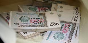 Узбекистан девальвировал национальную валюту в два раза