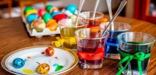 Не лише в лушпинні цибулі: як пофарбувати яйця на Великдень в домашніх умовах