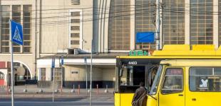 У Києві громадський транспорт зупинятиметься на час повітряної тривоги