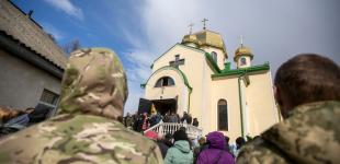 З сутичками і сльозогінним газом: у Франківську до ПЦУ перейшов останній в області храм УПЦ МП