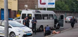 В Днепре девушка на ходу выпала из маршрутки