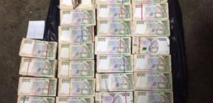 Полицейские нашли часть денег украденных у супругов возле автосалона в Киеве