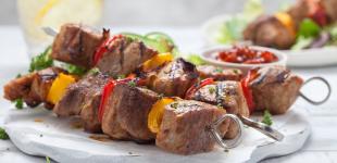 Швидкий шашлик у маринаді з ківі: незвичайний рецепт